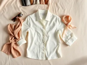 Eleganckie koszule damskie – jak tworzyć ponadczasowe zestawy?